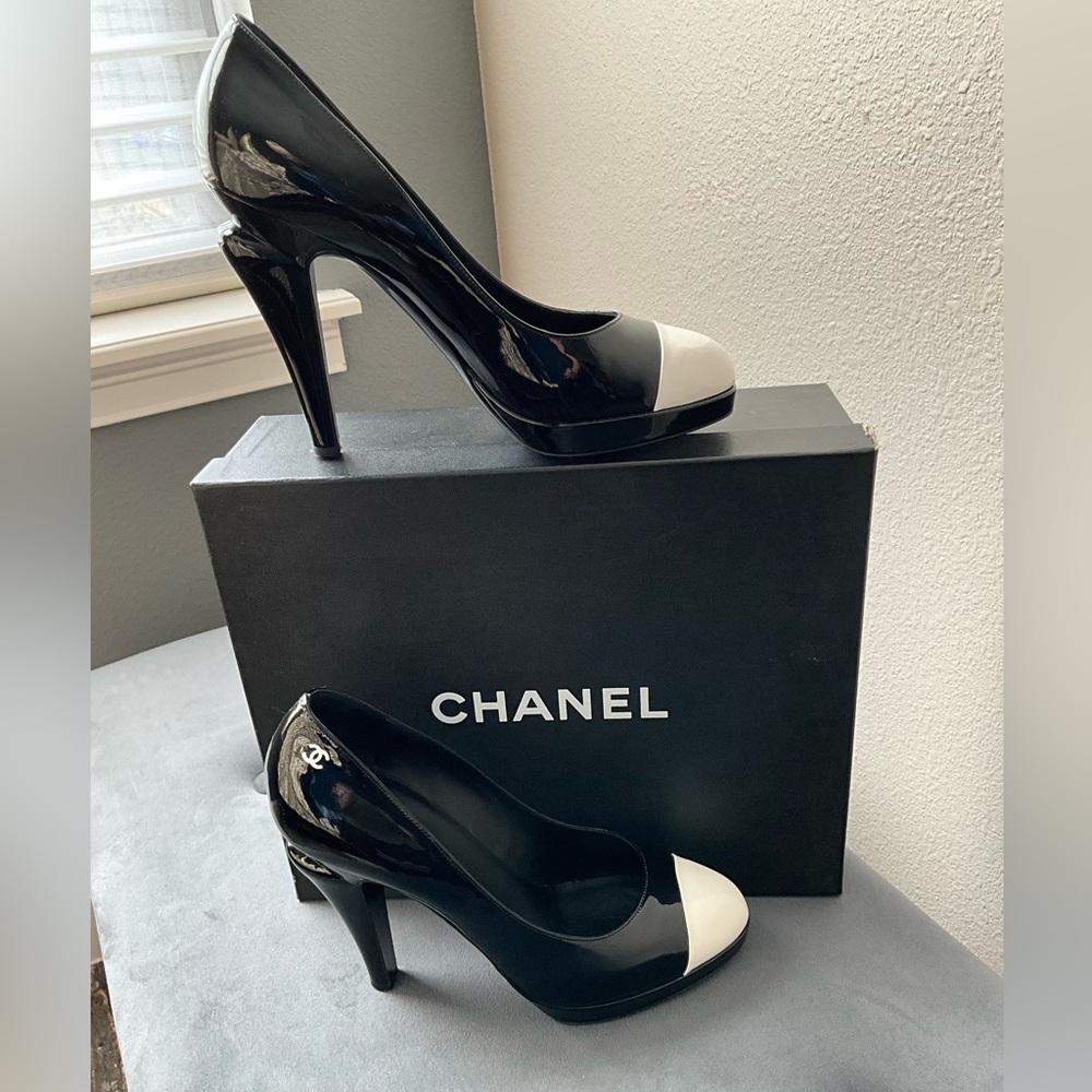 Chanel Pumps